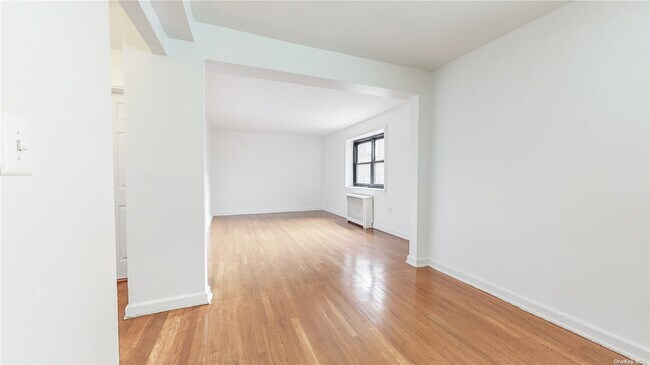 Foto del edificio - 102-55 67th Rd