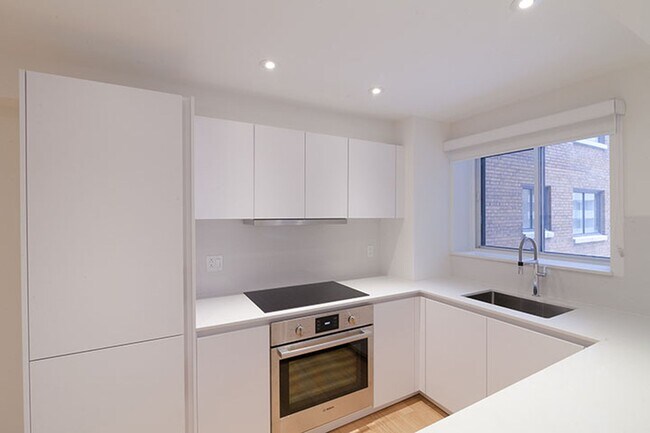 Building Photo - 3421 Rue Drummond