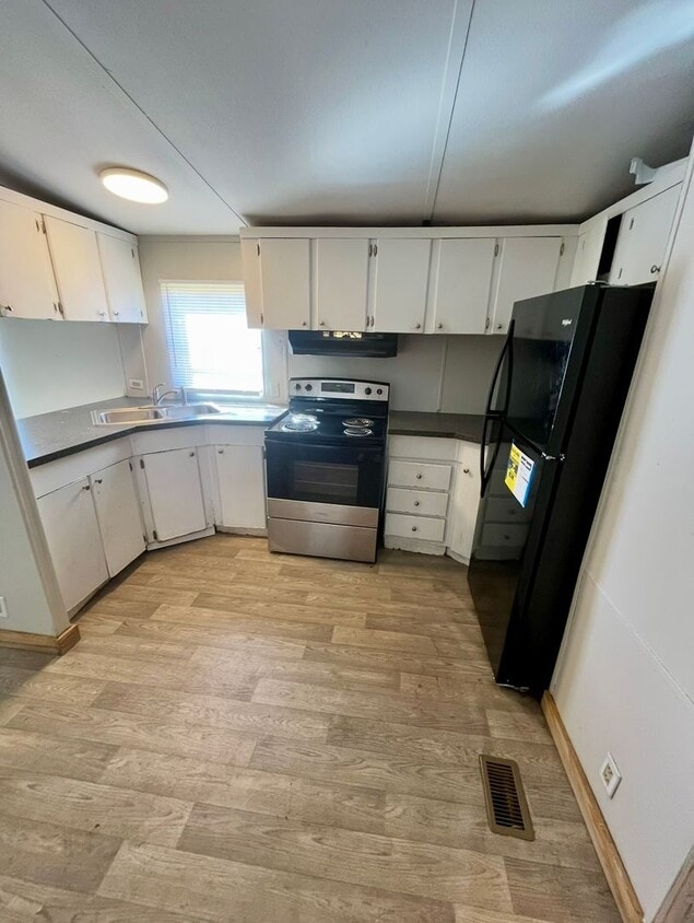 Primary Photo - 2 Bed/2 Bath Mobile Home