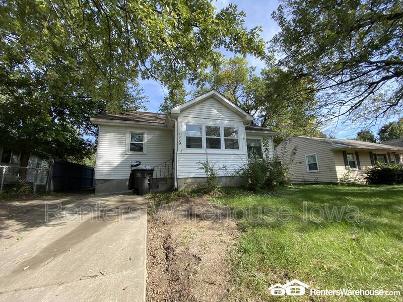 Primary Photo - 1229 Merle Hay Rd