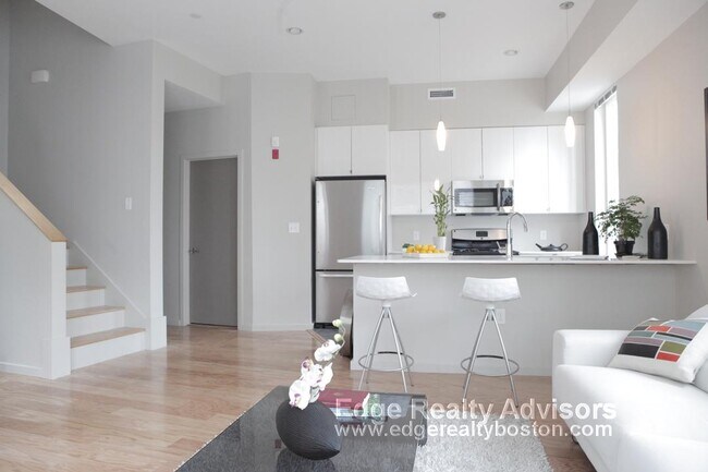 Foto del edificio - 62 Glenville Ave