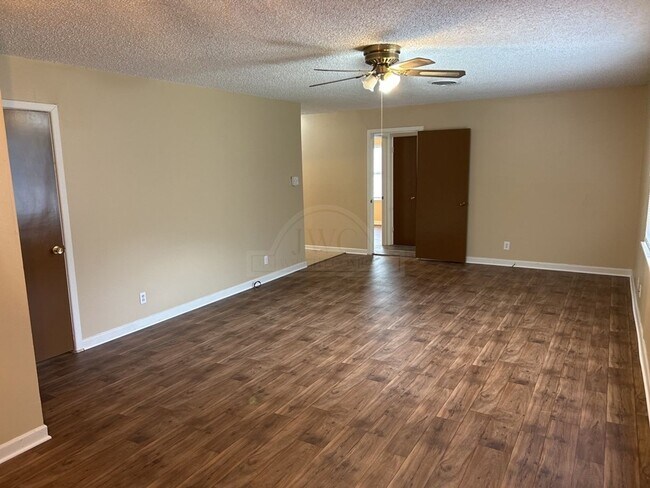 Building Photo - 505 Cardinal Ave
