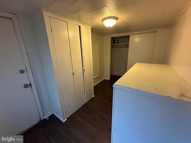 Foto del edificio - 2349 Duncan St