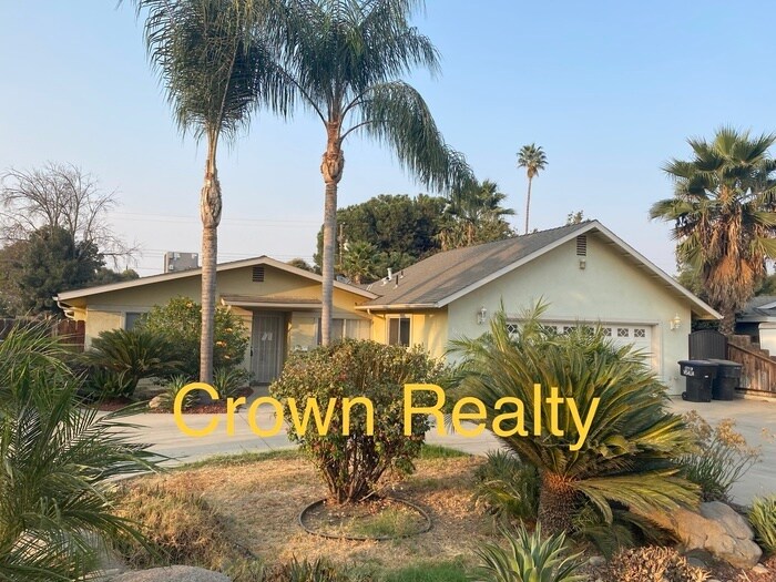 Primary Photo - VISALIA - Large 4/2 off Walnut and Demaree