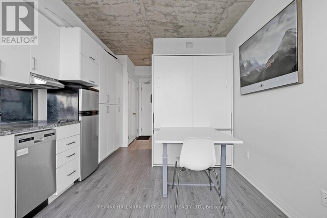 Building Photo - 1900 Simcoe St N