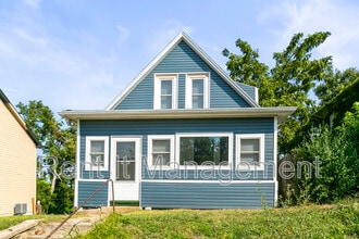Building Photo - 3042 Cottage Grove Ave