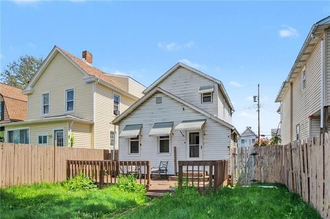 Building Photo - 4727 5th Ave