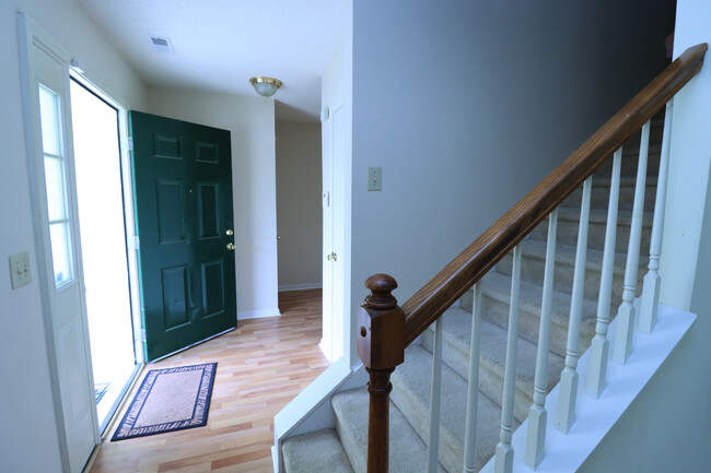 Foto del edificio - 501 Oakbrook Village Rd