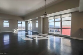 Building Photo - 150 S Las Vegas Blvd