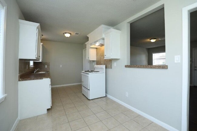 Building Photo - 10322 Cathedral Dr