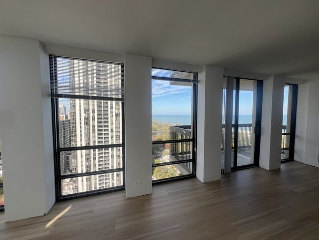 Building Photo - 1660 N La Salle Dr