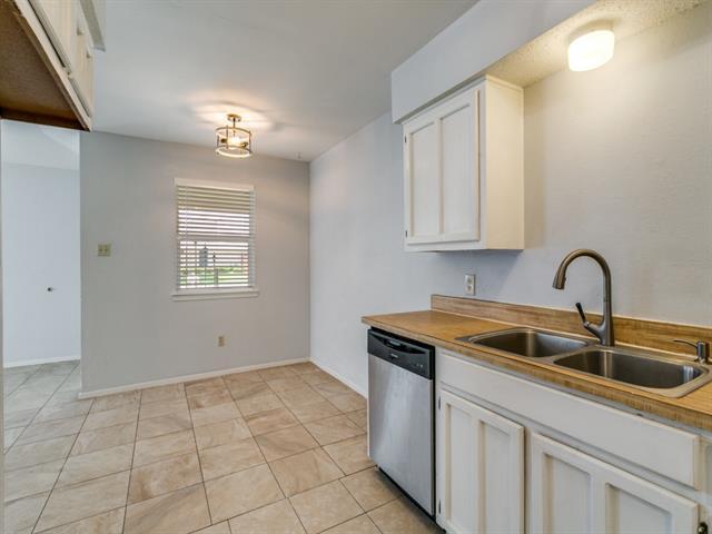 Foto del edificio - 980 Meadow Cir S