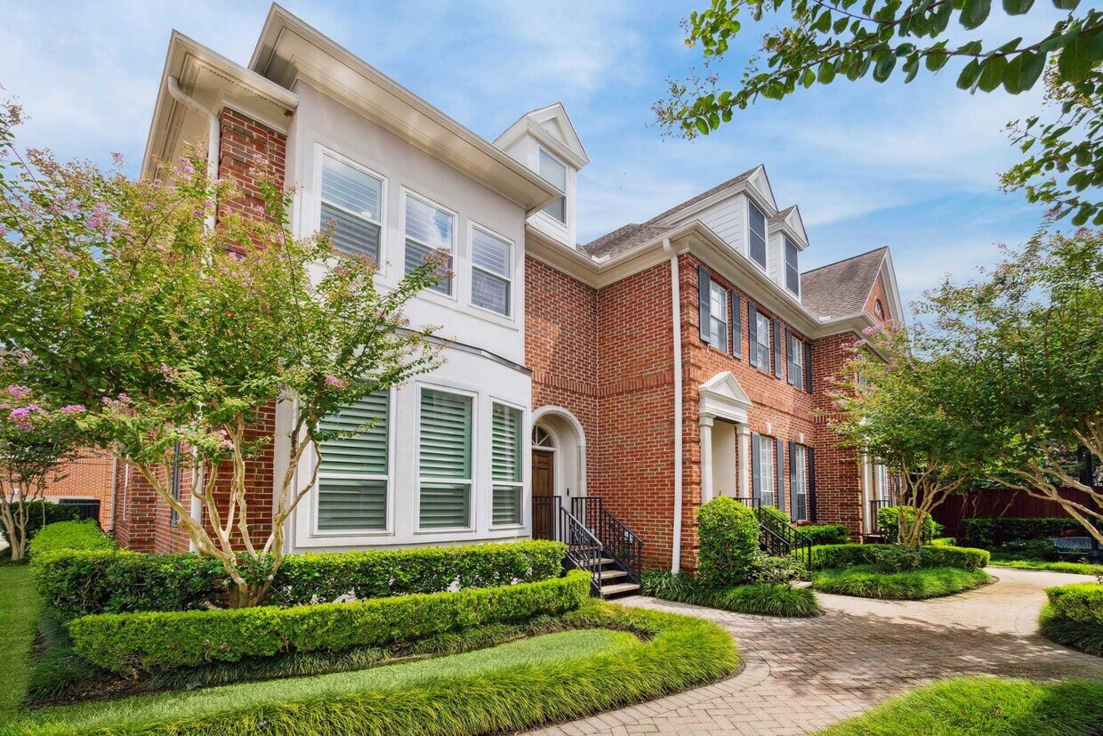 Foto principal - 6835 Staffordshire Crescent