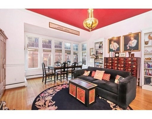 Building Photo - 351 Beacon St