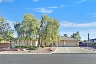 Building Photo - 7221 Sandy Plains Ave