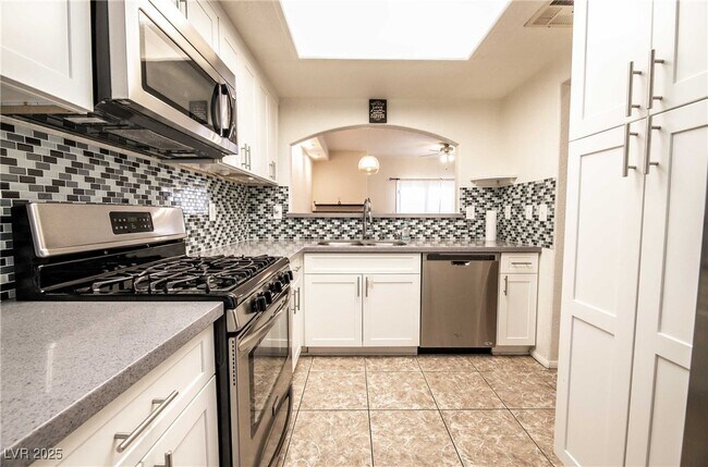 Building Photo - 363 Seine Way