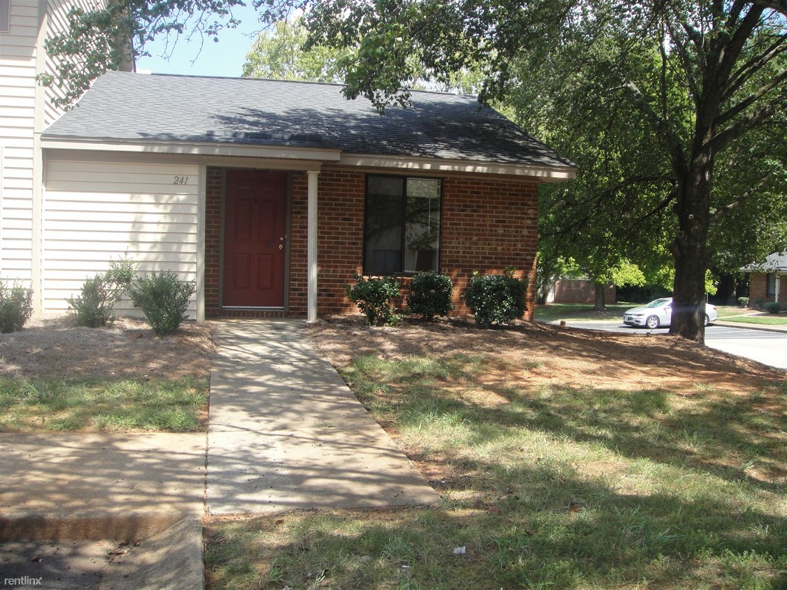 Primary Photo - 207 Drane Cir