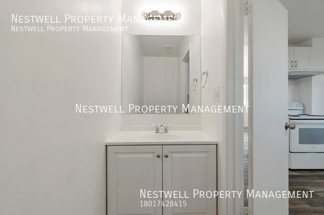 Foto del edificio - Remodeled 2-bed Duplex in Holladay