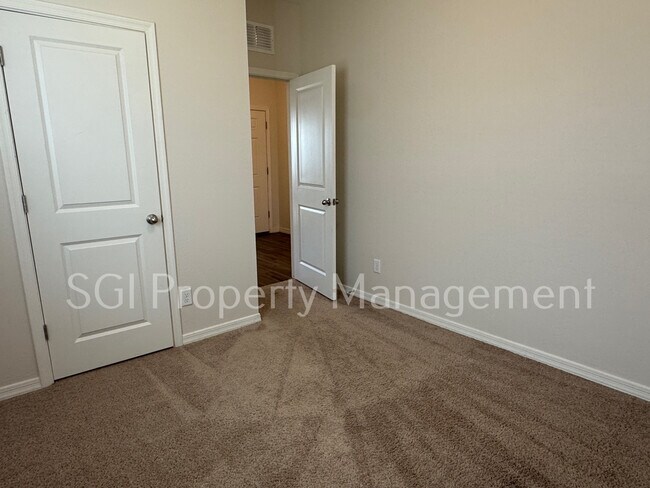 Foto del edificio - 2380 E Santa Ynez Dr