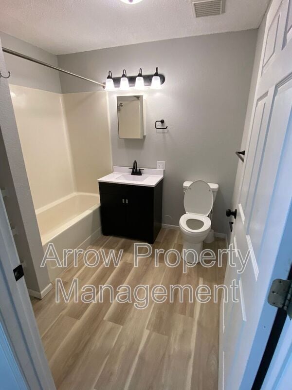 Foto del edificio - 1013 W 14-10