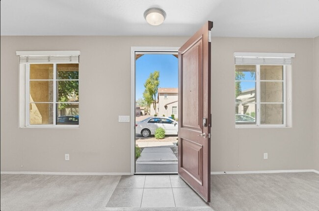 Foto del edificio - Stunning 3-bedroom, 2.5-bathroom home in t...
