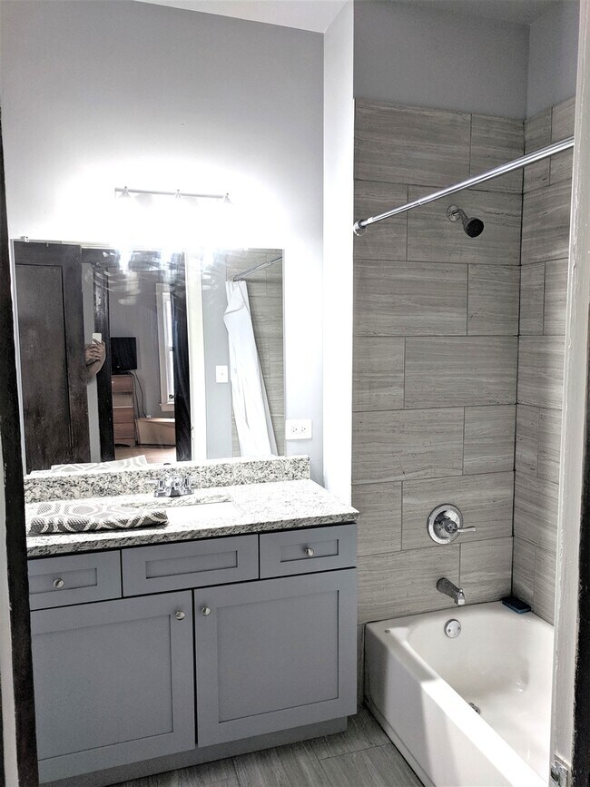 Foto del edificio - 5233 S Michigan Ave