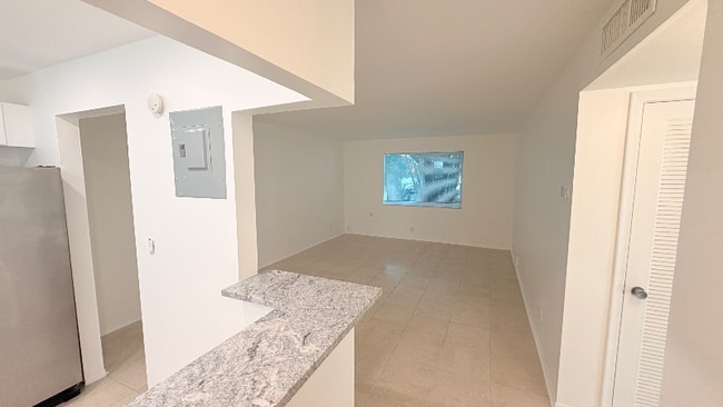 Foto del edificio - 1320 Miami Rd