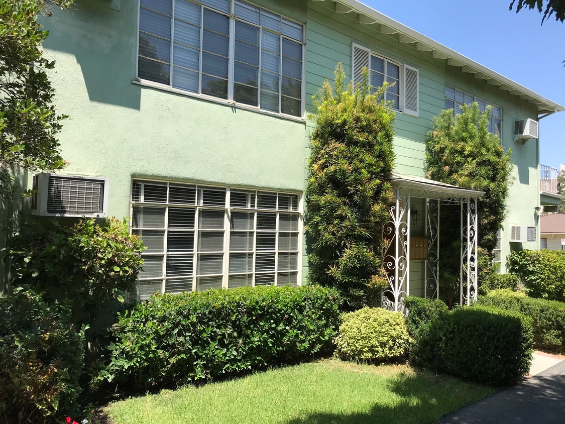 Primary Photo - 15266 Sutton St