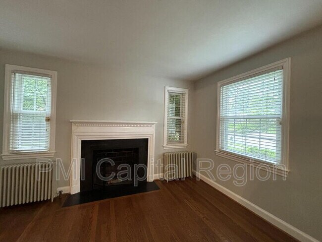 Building Photo - 8901 Seneca Ln