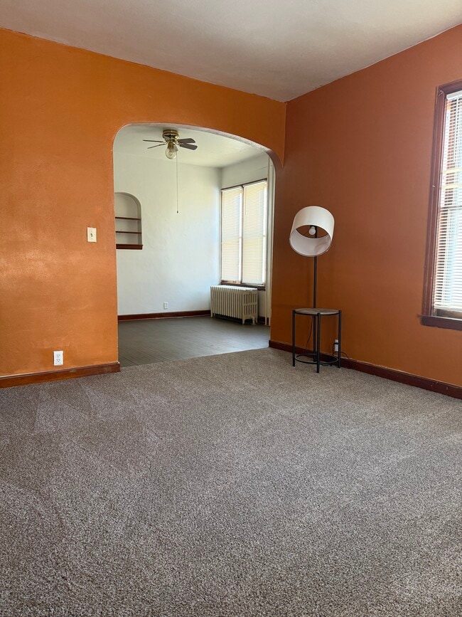 Building Photo - 825 9th Ave N