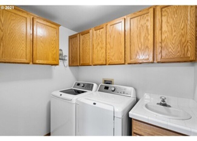 Foto del edificio - Beautiful 4 bed/2.5 bath home in SW Redmond