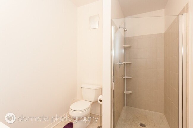 Building Photo - BEAUTIFUL 1BED+DEN WITH CITY VIEWS!
