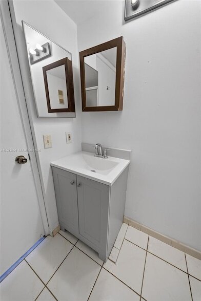 Foto del edificio - 8750 N Sherman Cir