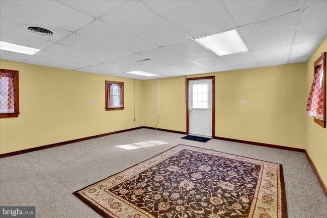 Foto del edificio - 392 5 Locks Rd