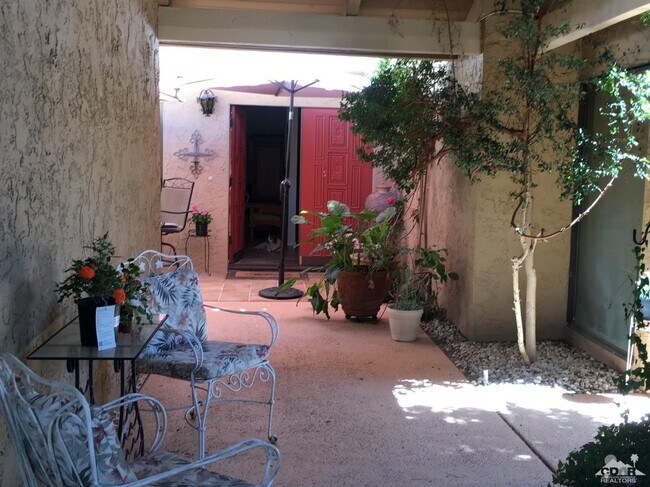 Foto del edificio - 69940 Los Cocos Ct