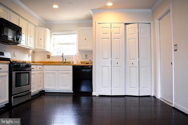 Building Photo - 14160 Rahill Ct