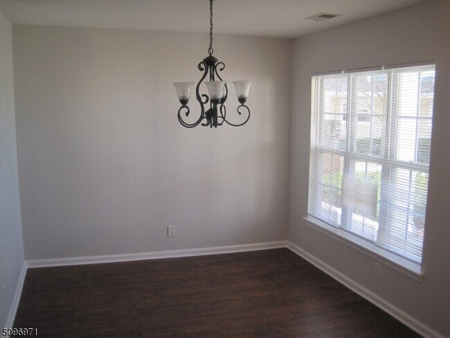 Building Photo - 141 Old Farm Dr