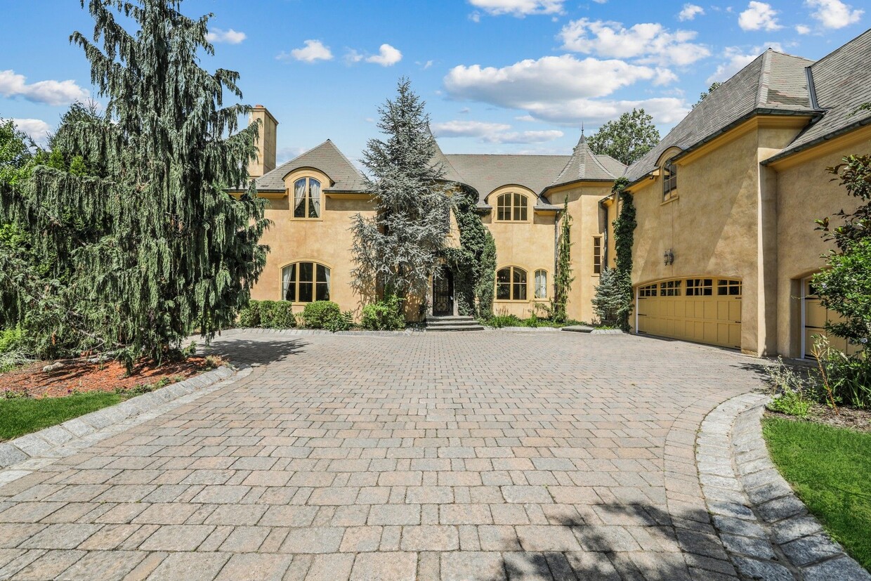 Foto principal - 915 Closter Dock Rd