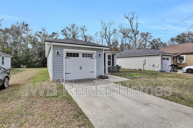 Building Photo - 1166 Bertram St