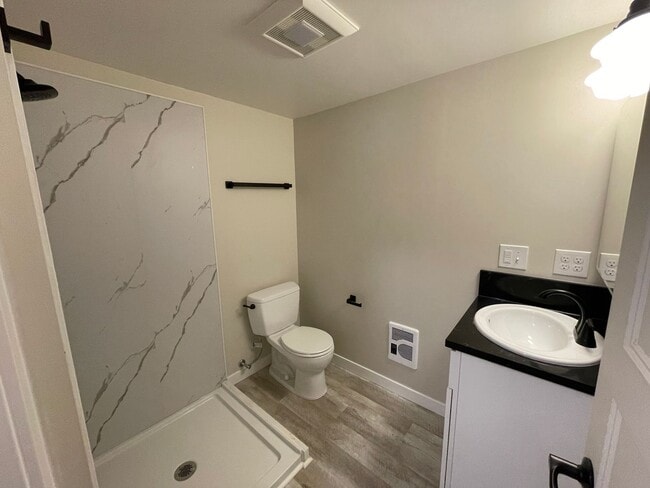 Building Photo - Fantastic Newly Remodeled Lower Unit in Buckman with Washer/Dryer