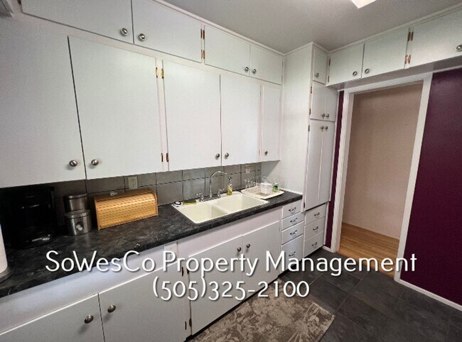 Foto del edificio - FULLY FURNISHED  3 Bedroom - Short or Long...