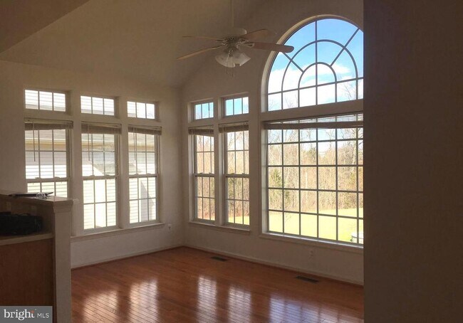 Foto del edificio - 7209 Bladen Pl