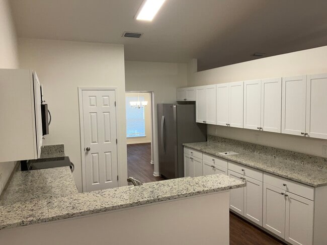 Building Photo - 3256 Silverado Cir