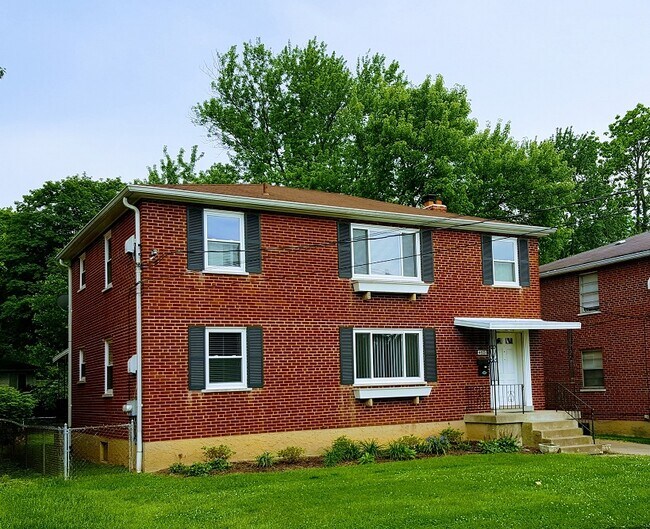Building Photo - 4071 Estermarie Dr