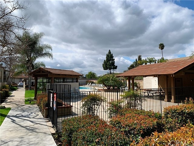 Building Photo - 901 Golden Springs Dr