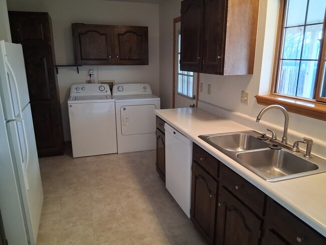 Building Photo - 1210 Sherman Ave