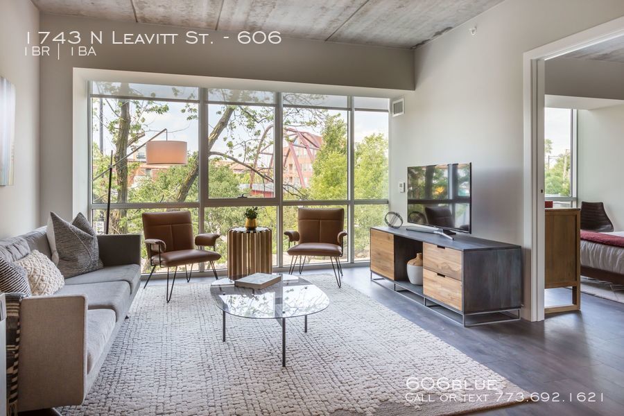 Primary Photo - 1743 N Leavitt St