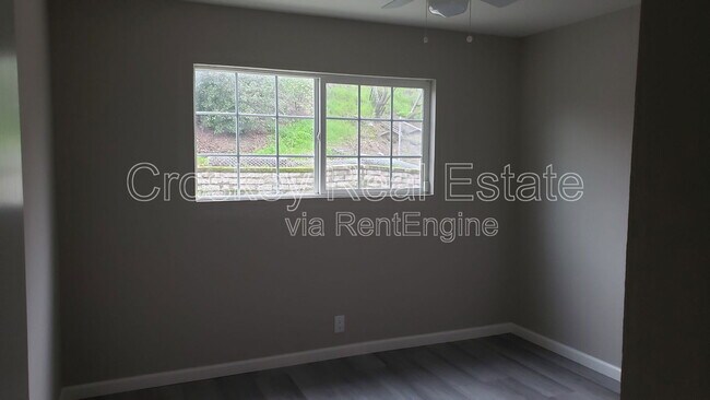 Foto del edificio - 322 Sweeney Rd