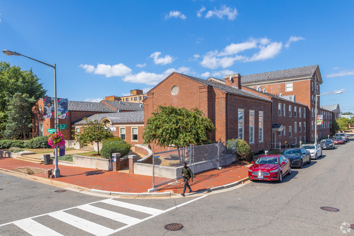 Foto del edificio - Cook Hall