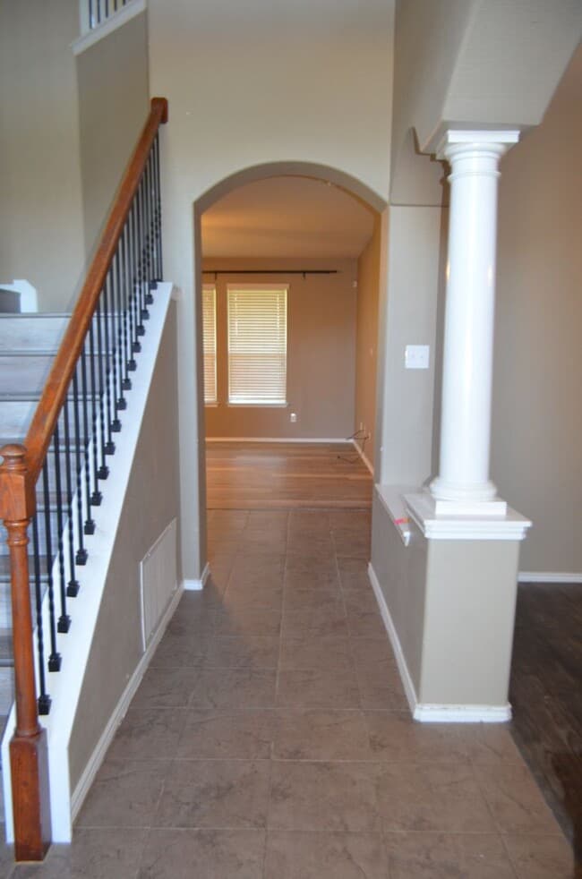 Foto del edificio - Over 3000 square feet with 3 car garage!